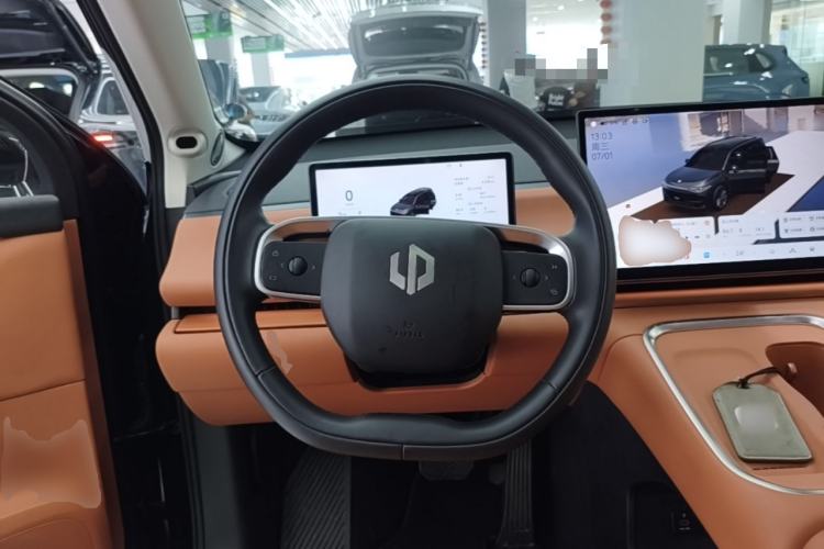 Used Leapmotor C16 2026 Extended-Range 280 LiDAR Zhizun Edition 6 Seats Steering Wheel