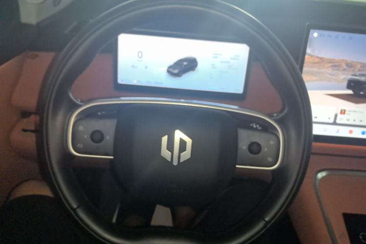 Used Leapmotor C16 2026 Extended-Range 280 LiDAR Zhizun Edition 6 Seats Steering Wheel