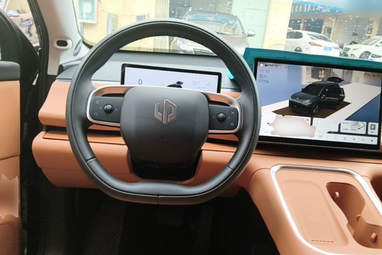 Used Leapmotor C16 2026 Extended-Range 280 LiDAR Zhizun Edition 6 Seats Steering Wheel
