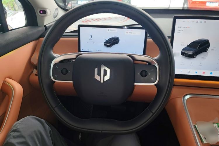 Used Leapmotor C16 2026 Extended-Range 280 LiDAR Zhizun Edition 6 Seats Steering Wheel