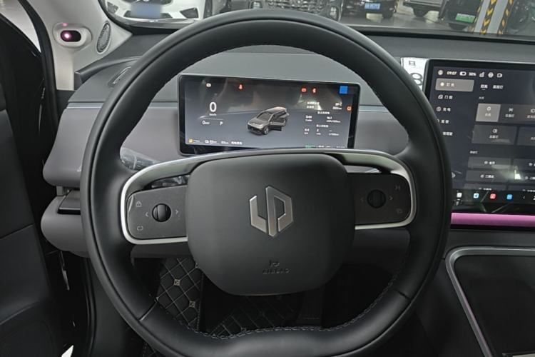 Used Leapmotor C16 2026 Extended-Range 280 LiDAR Zhizun Edition 6 Seats Steering Wheel