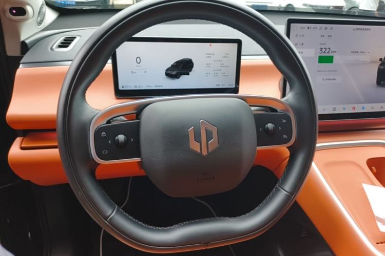 Used Leapmotor C16 2026 Extended-Range 280 LiDAR Zhizun Edition 6 Seats Steering Wheel