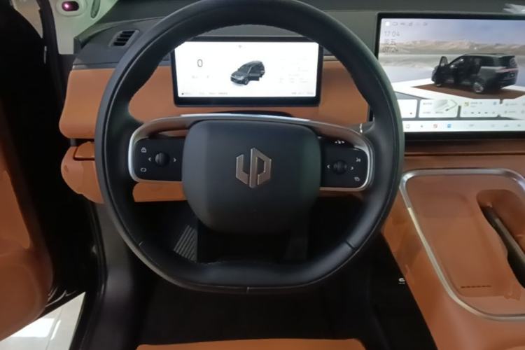 Used Leapmotor C16 2026 Extended-Range 280 LiDAR Zhizun Edition 6 Seats Steering Wheel