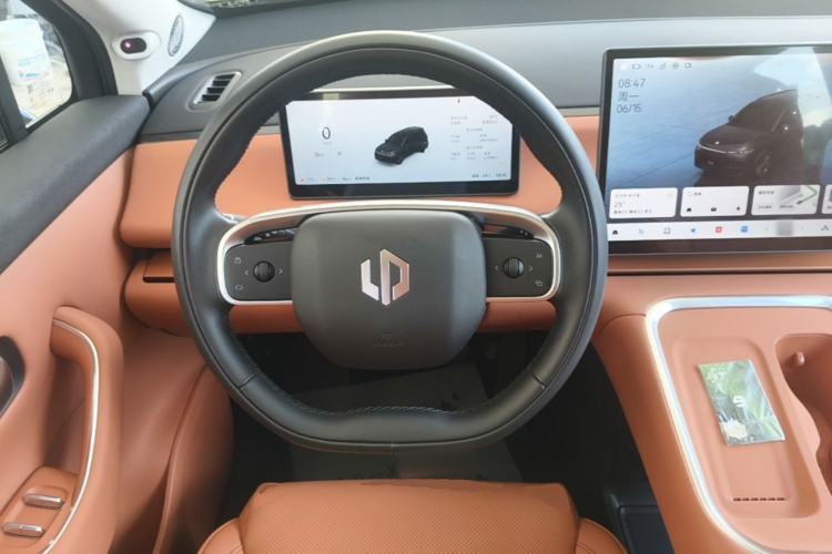 Used Leapmotor C16 2026 Extended-Range 280 LiDAR Zhizun Edition 6 Seats Steering Wheel