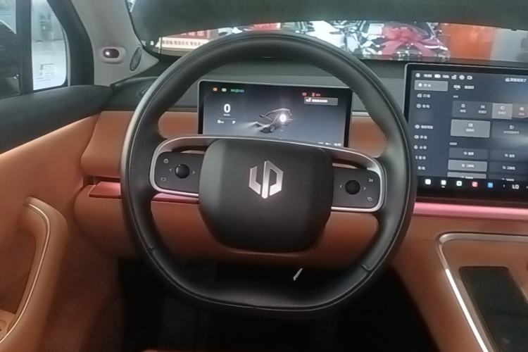 Used Leapmotor C16 2026 Extended-Range 280 LiDAR Zhizun Edition 6 Seats Steering Wheel