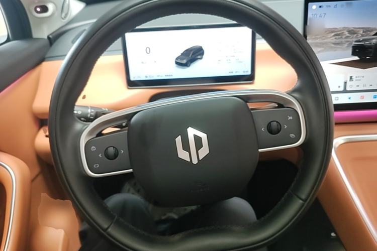 Used Leapmotor C16 2026 Extended-Range 280 LiDAR Zhizun Edition 6 Seats Steering Wheel