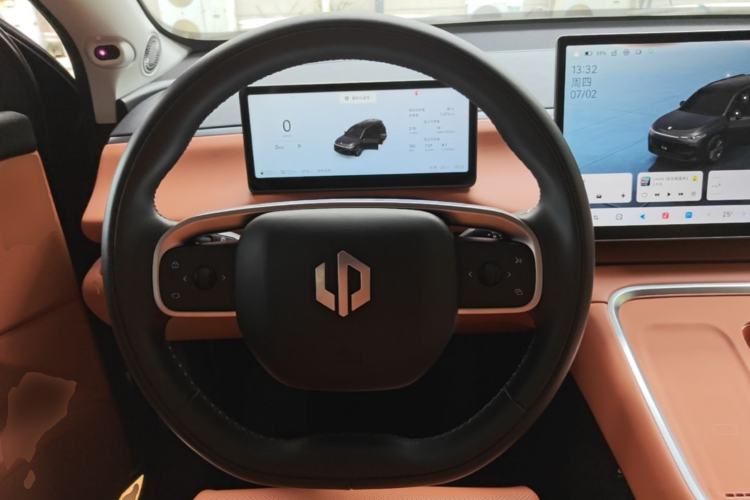 Used Leapmotor C16 2026 Extended-Range 280 LiDAR Zhizun Edition 6 Seats Steering Wheel