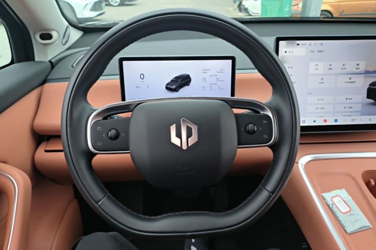 Used Leapmotor C16 2026 Extended-Range 280 LiDAR Zhizun Edition 6 Seats Steering Wheel