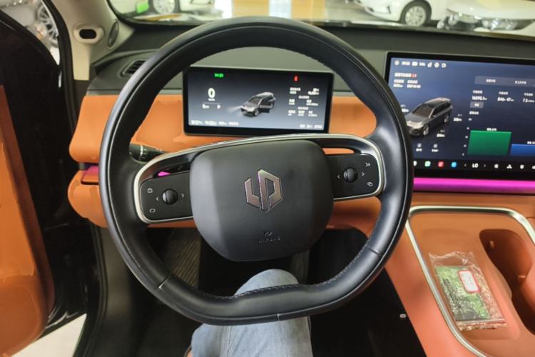 Used Leapmotor C16 2026 Extended-Range 280 LiDAR Zhizun Edition 6 Seats Steering Wheel