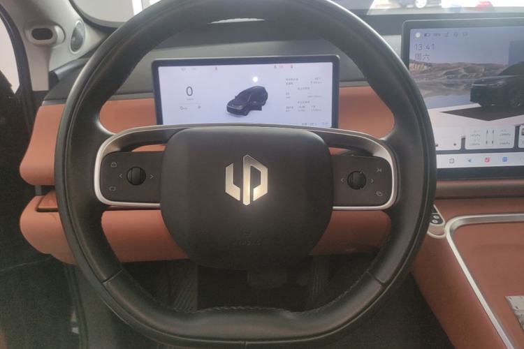 Used Leapmotor C16 2026 Extended-Range 280 LiDAR Zhizun Edition 6 Seats Steering Wheel