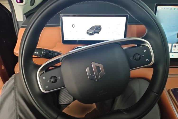 Used Leapmotor C16 2026 Extended-Range 280 LiDAR Zhizun Edition 6 Seats Steering Wheel