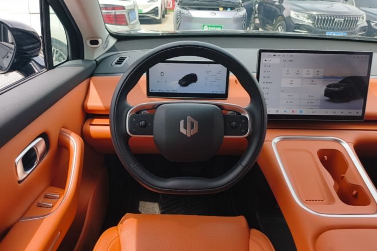 Used Leapmotor C16 2026 Extended-Range 280 LiDAR Zhizun Edition 6 Seats Steering Wheel