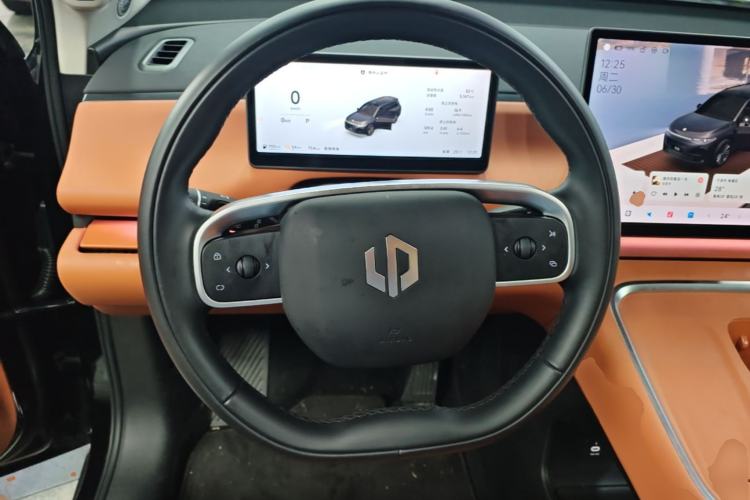 Used Leapmotor C16 2026 Extended-Range 280 LiDAR Zhizun Edition 6 Seats Steering Wheel