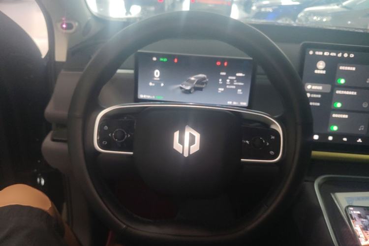 Used Leapmotor C16 2026 All-Electric 630 LiDAR Zhizun Edition 6 Seats Steering Wheel