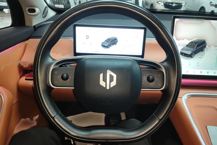 Used Leapmotor C16 2026 Extended-Range 280 LiDAR Zhizun Edition 6 Seats Steering Wheel