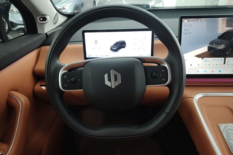 Used Leapmotor C16 2026 Extended-Range 280 LiDAR Zhizun Edition 6 Seats Steering Wheel