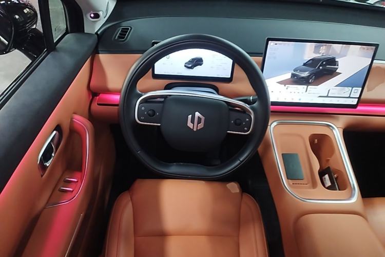 Used Leapmotor C16 2026 Extended-Range 280 LiDAR Zhizun Edition 6 Seats Steering Wheel