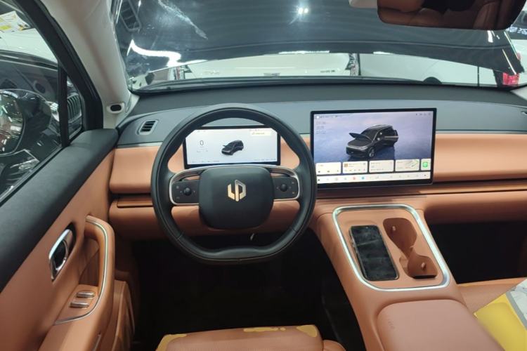 Used Leapmotor C16 2026 Extended-Range 280 LiDAR Zhizun Edition 6 Seats Steering Wheel