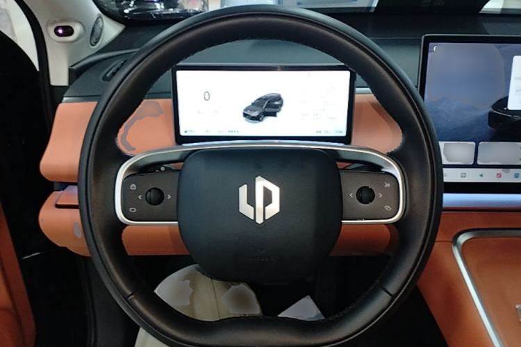 Used Leapmotor C16 2026 Extended-Range 280 LiDAR Zhizun Edition 6 Seats Steering Wheel