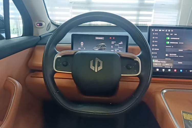 Used Leapmotor C16 2026 Extended-Range 280 LiDAR Zhizun Edition 6 Seats Steering Wheel