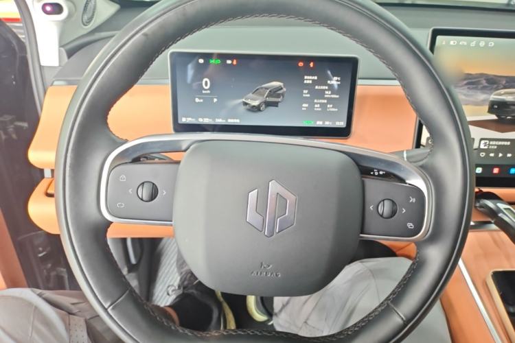Used Leapmotor C16 2026 Extended-Range 280 LiDAR Zhizun Edition 6 Seats Steering Wheel