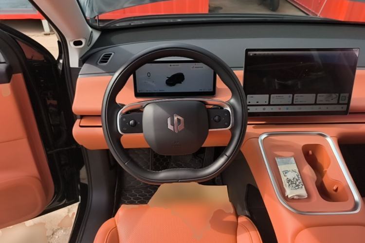 Used Leapmotor C16 2026 Extended-Range 280 LiDAR Zhizun Edition 6 Seats Steering Wheel