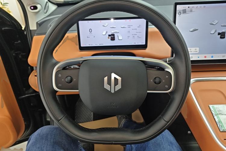 Used Leapmotor C16 2026 Extended-Range 280 LiDAR Zhizun Edition 6 Seats Steering Wheel