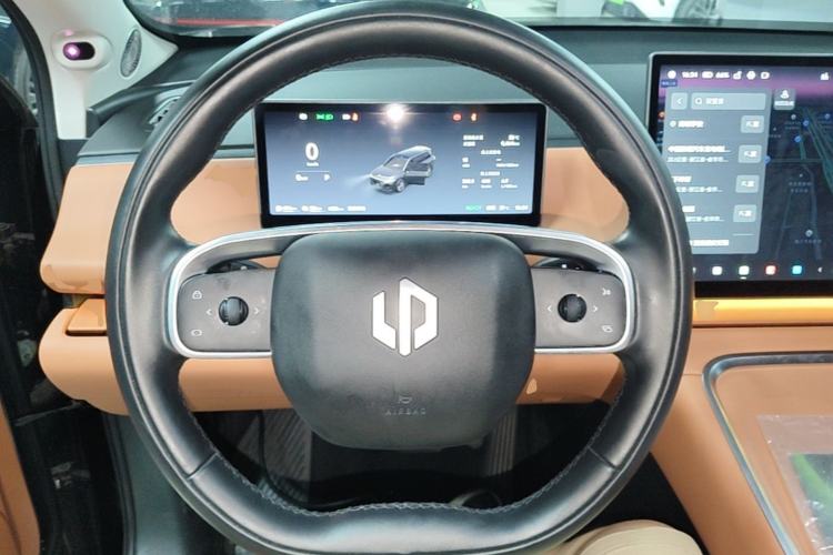 Used Leapmotor C16 2026 Extended-Range 280 LiDAR Zhizun Edition 6 Seats Steering Wheel