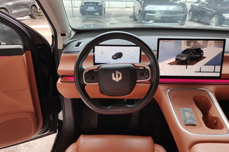 Used Leapmotor C16 2026 Extended-Range 280 LiDAR Zhizun Edition 6 Seats Steering Wheel