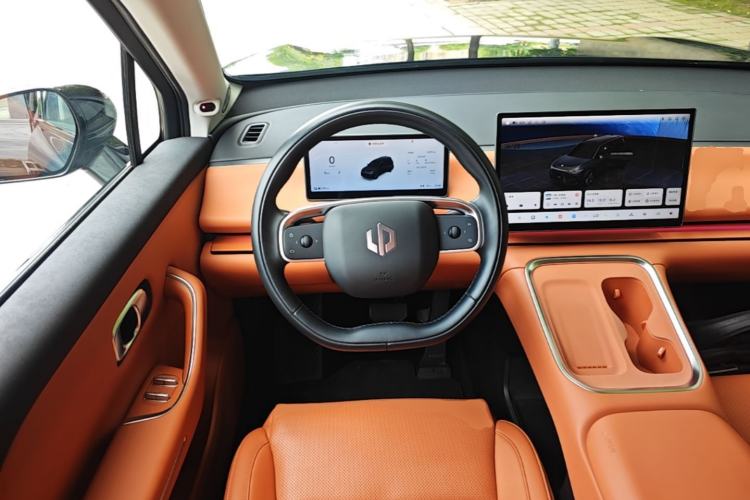 Used Leapmotor C16 2026 All-Electric 630 LiDAR Zhizun Edition 6 Seats Steering Wheel