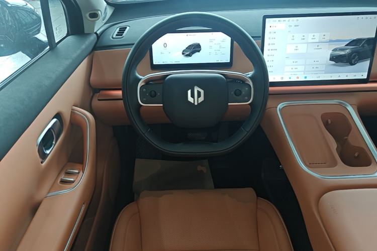 Used Leapmotor C16 2026 Extended-Range 280 LiDAR Zhizun Edition 6 Seats Steering Wheel