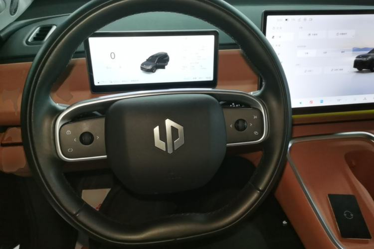Used Leapmotor C16 2026 Extended-Range 280 LiDAR Zhizun Edition 6 Seats Steering Wheel