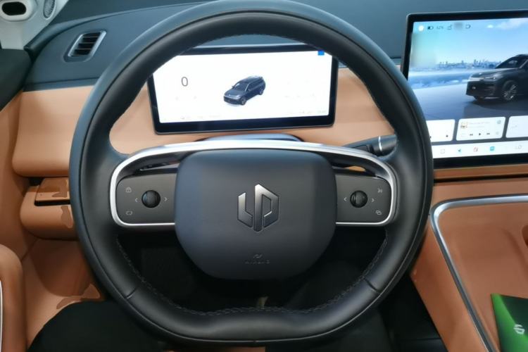 Used Leapmotor C16 2026 Extended-Range 280 LiDAR Zhizun Edition 6 Seats Steering Wheel