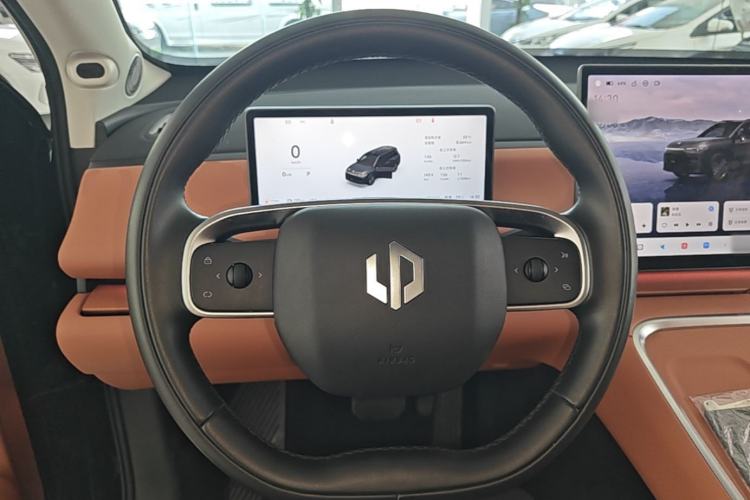 Used Leapmotor C16 2026 Extended-Range 280 LiDAR Zhizun Edition 6 Seats Steering Wheel