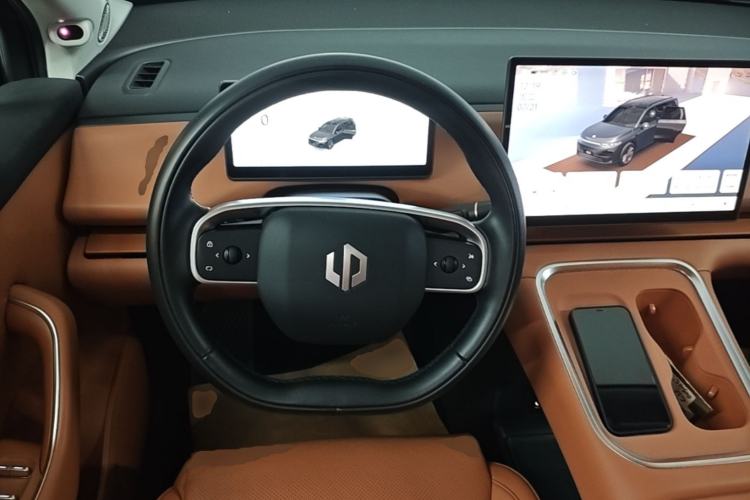 Used Leapmotor C16 2026 Extended-Range 280 LiDAR Zhizun Edition 6 Seats Steering Wheel