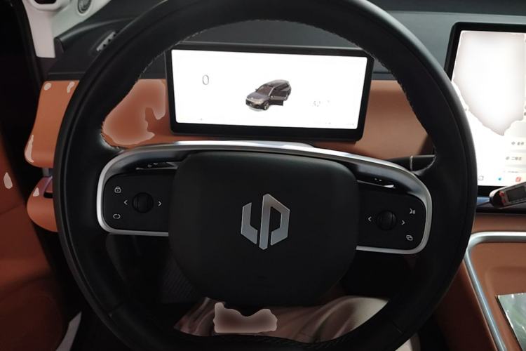 Used Leapmotor C16 2026 Extended-Range 280 LiDAR Zhizun Edition 6 Seats Steering Wheel