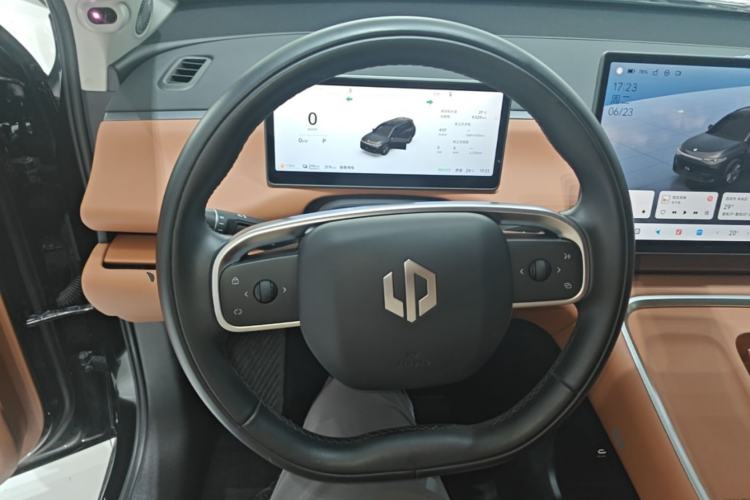 Used Leapmotor C16 2026 Extended-Range 280 LiDAR Zhizun Edition 6 Seats Steering Wheel