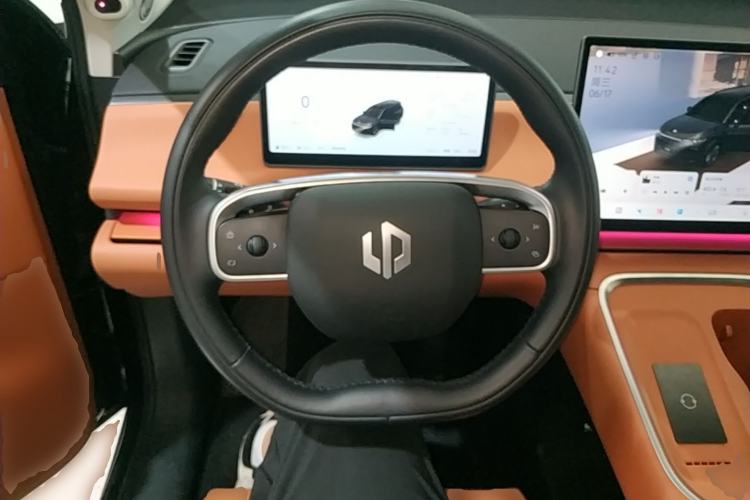 Used Leapmotor C16 2026 Extended-Range 280 LiDAR Zhizun Edition 6 Seats Steering Wheel