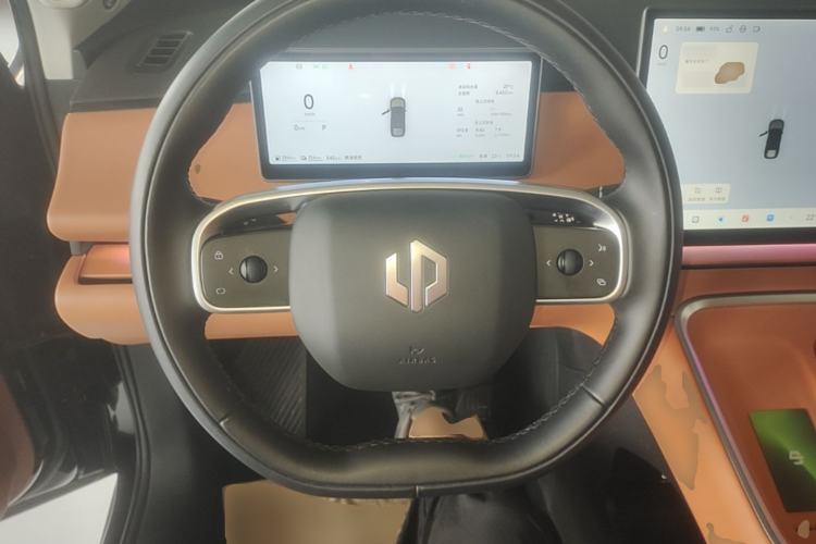 Used Leapmotor C16 2026 Extended-Range 280 LiDAR Zhizun Edition 6 Seats Steering Wheel