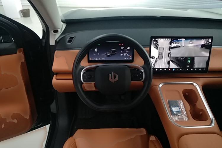 Used Leapmotor C16 2026 Extended-Range 280 LiDAR Zhizun Edition 6 Seats Steering Wheel