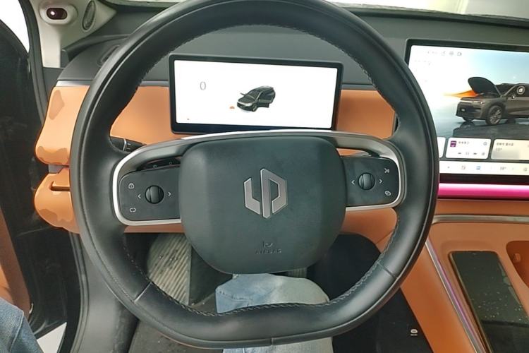 Used Leapmotor C16 2026 Extended-Range 280 LiDAR Zhizun Edition 6 Seats Steering Wheel