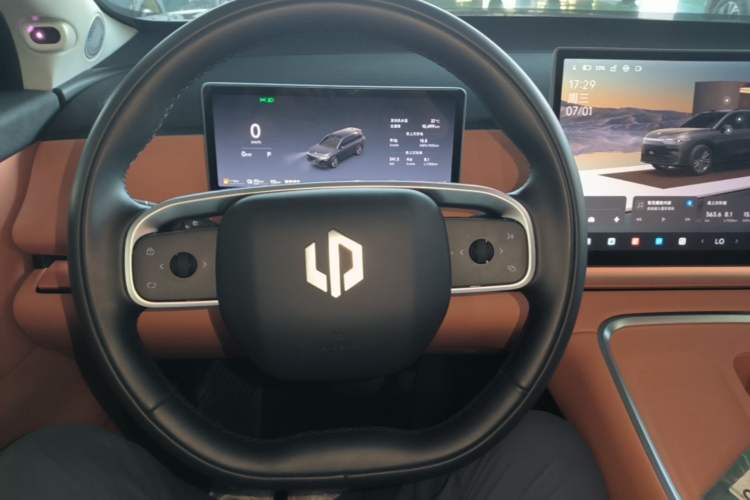 Used Leapmotor C16 2026 Extended-Range 280 LiDAR Zhizun Edition 6 Seats Steering Wheel
