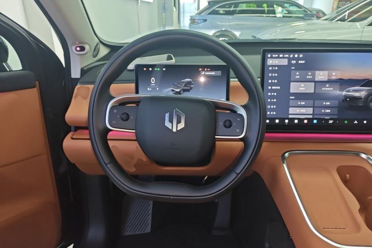 Used Leapmotor C16 2026 Extended-Range 280 LiDAR Zhizun Edition 6 Seats Steering Wheel