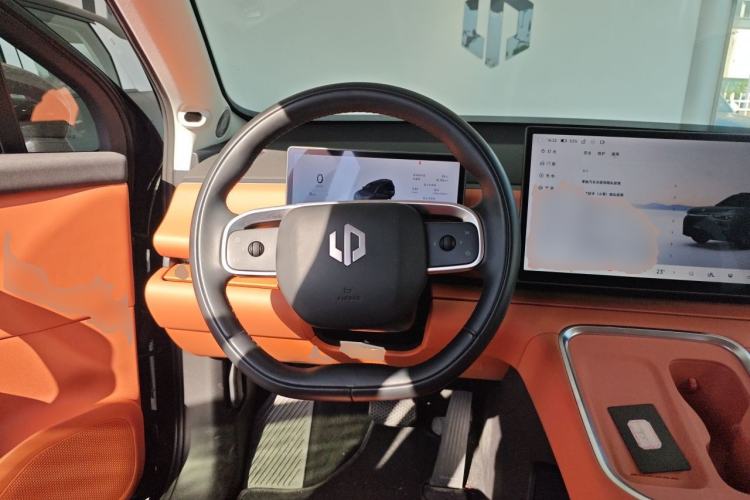 Used Leapmotor C16 2026 Extended-Range 280 LiDAR Zhizun Edition 6 Seats Steering Wheel