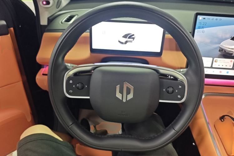 Used Leapmotor C16 2026 Extended-Range 280 LiDAR Zhizun Edition 6 Seats Steering Wheel