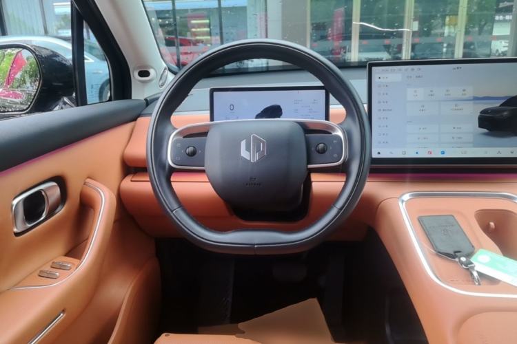 Used Leapmotor C16 2026 Extended-Range 280 LiDAR Zhizun Edition 6 Seats Steering Wheel