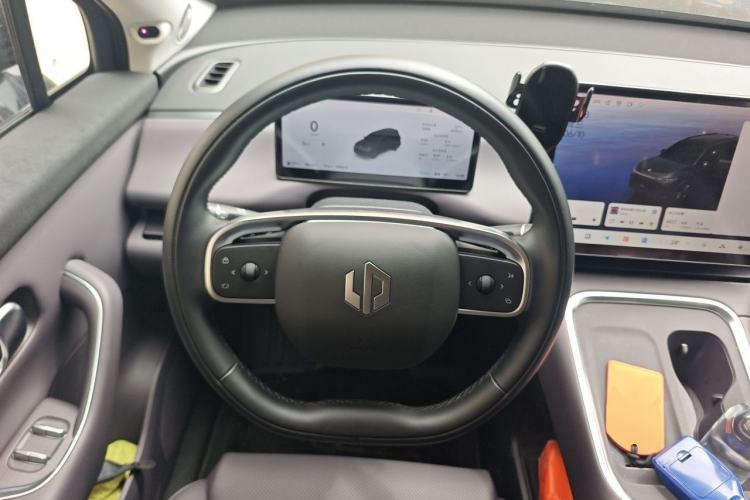 Used Leapmotor C16 2026 Extended-Range 280 LiDAR Zhizun Edition 6 Seats Steering Wheel