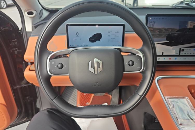 Used Leapmotor C16 2026 Extended-Range 280 LiDAR Zhizun Edition 6 Seats Steering Wheel