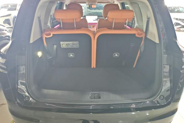 Used Leapmotor C16 2026 Extended-Range 280 LiDAR Zhizun Edition 6 Seats Trunk
