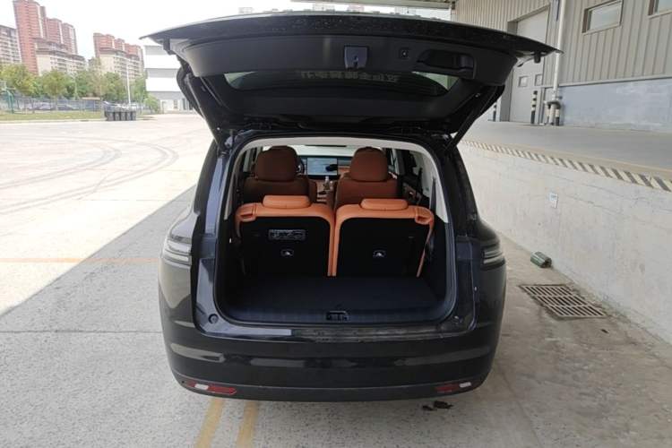 Used Leapmotor C16 2026 Extended-Range 280 LiDAR Zhizun Edition 6 Seats Trunk